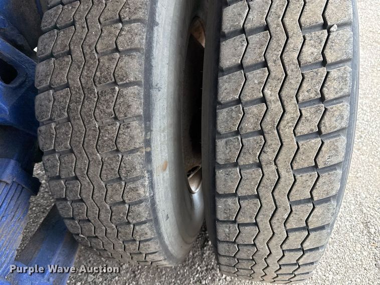 image for item EG2367 1994 White GMC WG vacuum truck