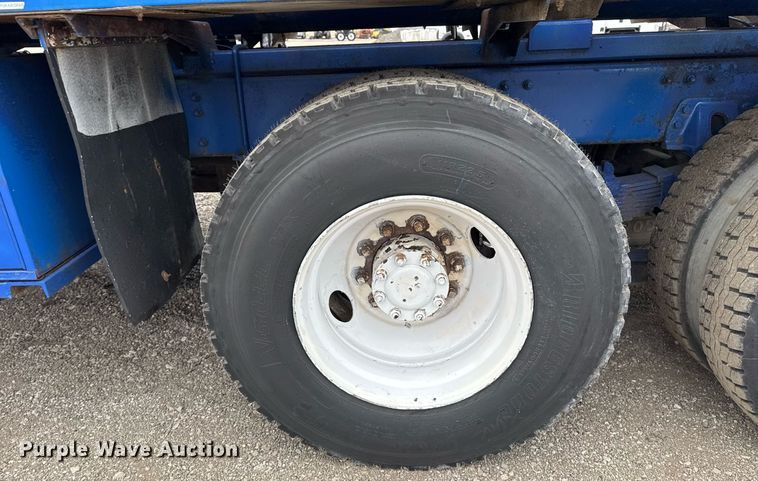 image for item EG2367 1994 White GMC WG vacuum truck