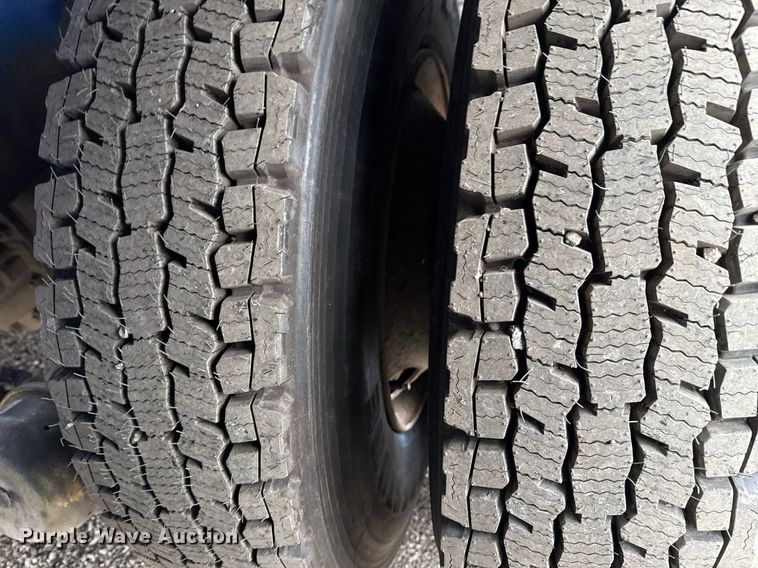 image for item EG2367 1994 White GMC WG vacuum truck