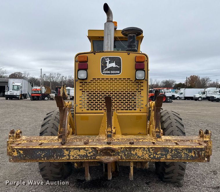 image for item EG2368 1995 John Deere 770BH motor grader