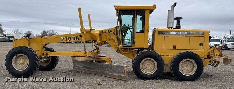 image for item EG2368 1995 John Deere 770BH motor grader