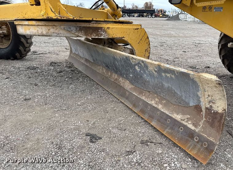 image for item EG2368 1995 John Deere 770BH motor grader