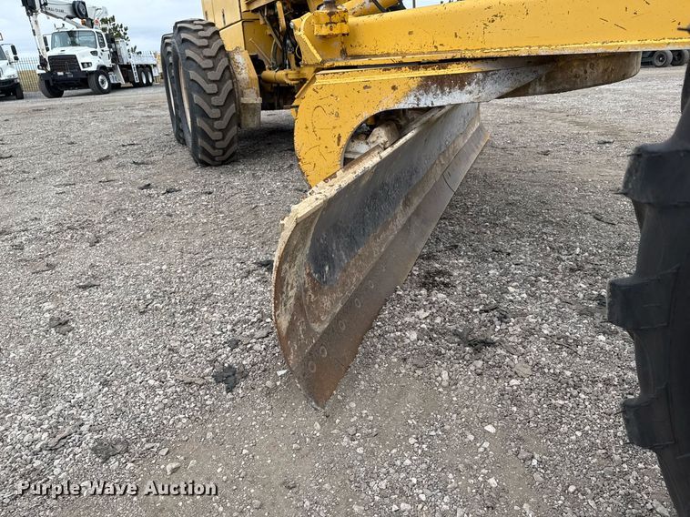 image for item EG2368 1995 John Deere 770BH motor grader