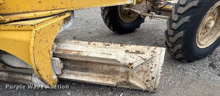 image for item EG2368 1995 John Deere 770BH motor grader