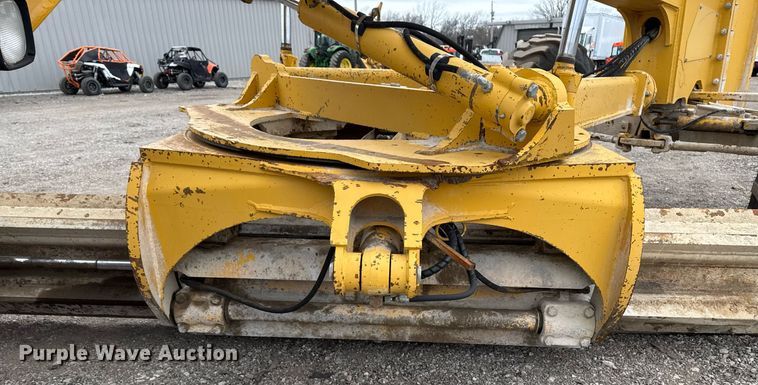 image for item EG2368 1995 John Deere 770BH motor grader