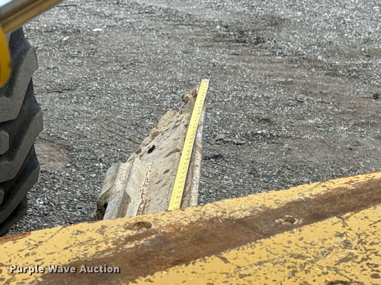 image for item EG2368 1995 John Deere 770BH motor grader