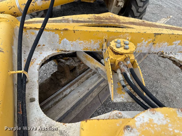 image for item EG2368 1995 John Deere 770BH motor grader