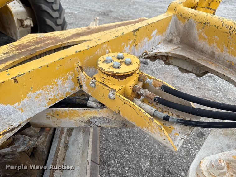 image for item EG2368 1995 John Deere 770BH motor grader