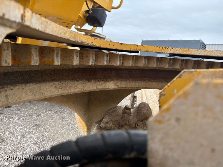 image for item EG2368 1995 John Deere 770BH motor grader