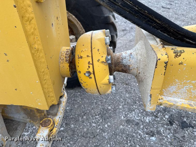 image for item EG2368 1995 John Deere 770BH motor grader