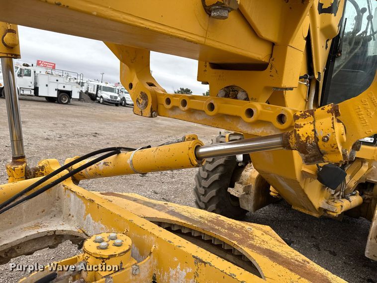 image for item EG2368 1995 John Deere 770BH motor grader