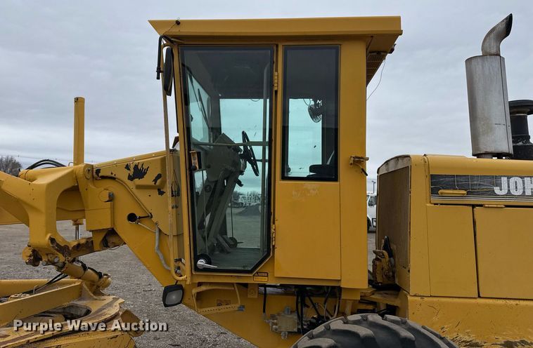 image for item EG2368 1995 John Deere 770BH motor grader