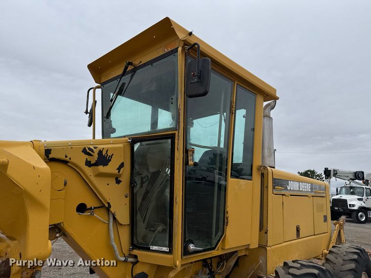 image for item EG2368 1995 John Deere 770BH motor grader