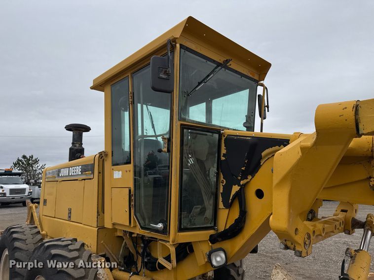 image for item EG2368 1995 John Deere 770BH motor grader