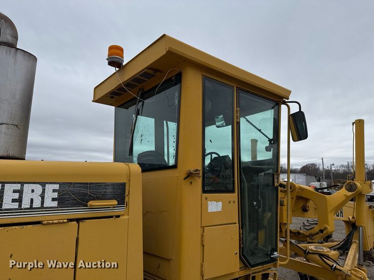 image for item EG2368 1995 John Deere 770BH motor grader