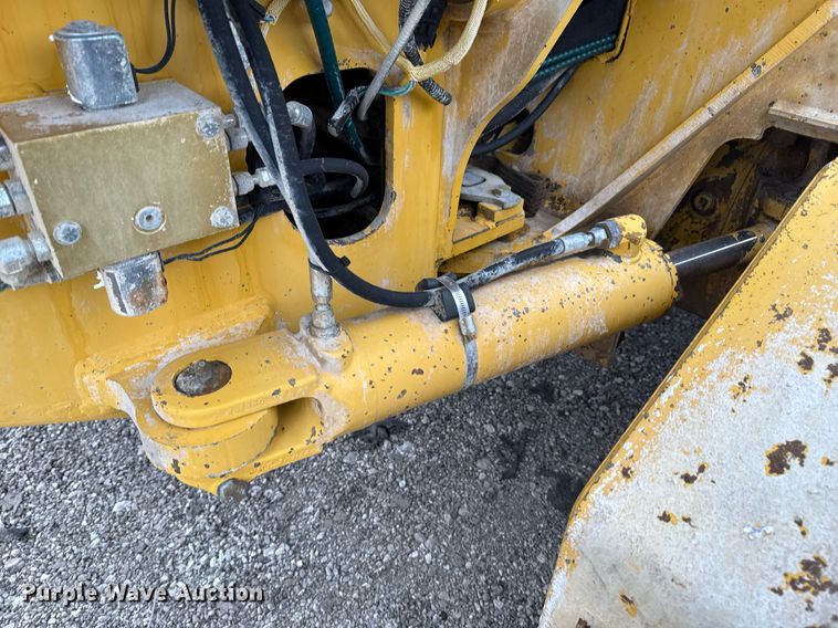 image for item EG2368 1995 John Deere 770BH motor grader