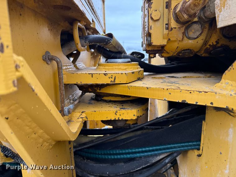 image for item EG2368 1995 John Deere 770BH motor grader