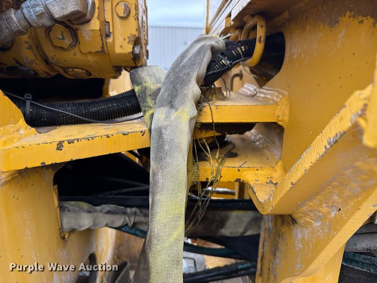 image for item EG2368 1995 John Deere 770BH motor grader