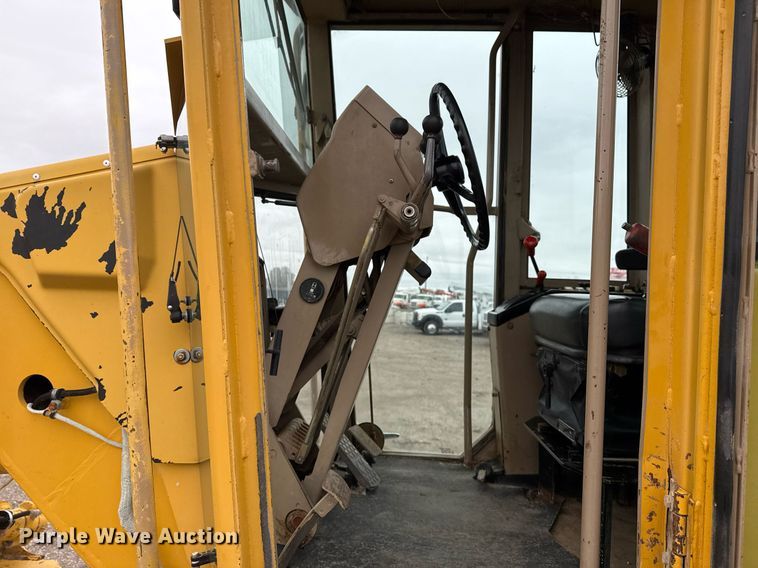 image for item EG2368 1995 John Deere 770BH motor grader