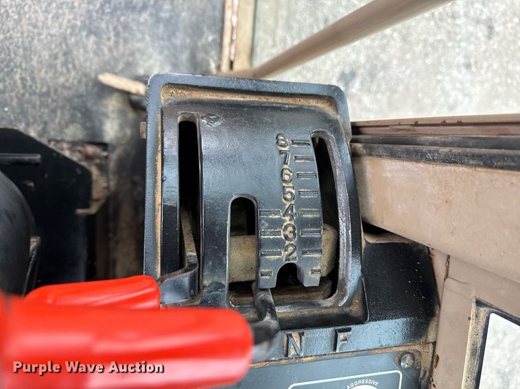 image for item EG2368 1995 John Deere 770BH motor grader