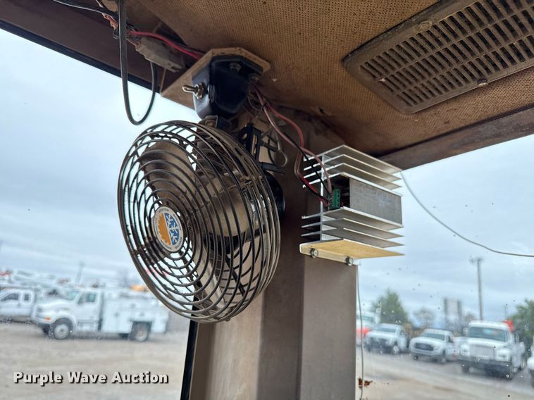 image for item EG2368 1995 John Deere 770BH motor grader