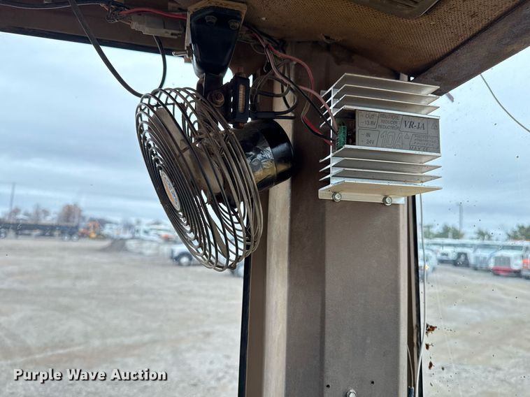 image for item EG2368 1995 John Deere 770BH motor grader