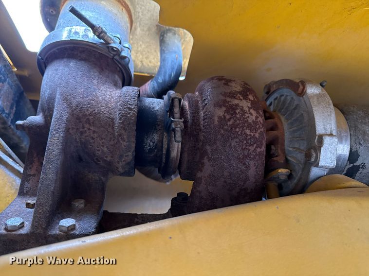 image for item EG2368 1995 John Deere 770BH motor grader