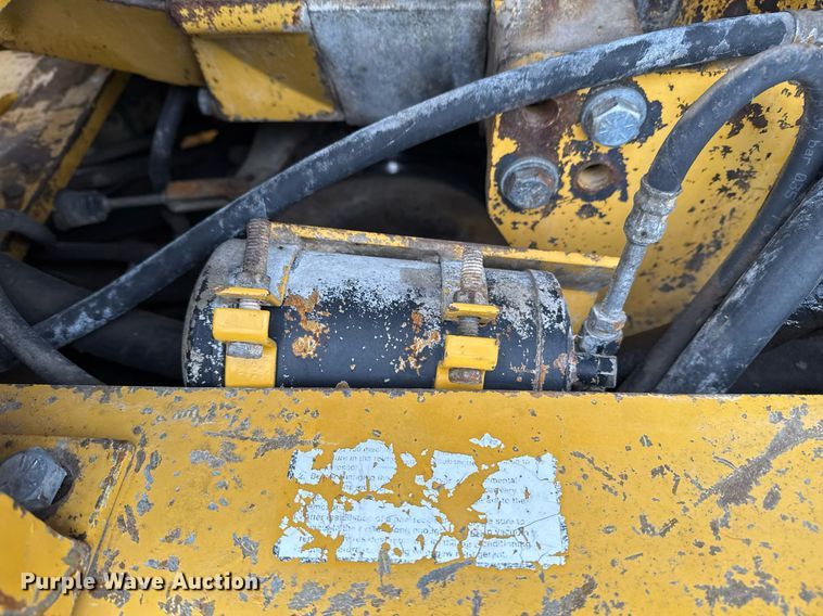 image for item EG2368 1995 John Deere 770BH motor grader