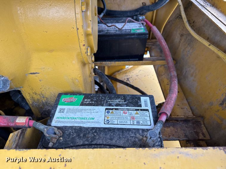 image for item EG2368 1995 John Deere 770BH motor grader