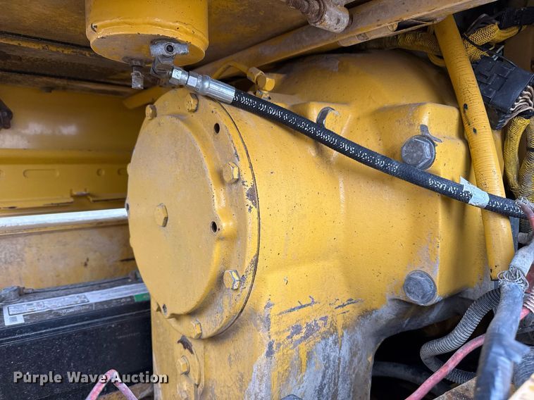 image for item EG2368 1995 John Deere 770BH motor grader