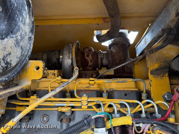 image for item EG2368 1995 John Deere 770BH motor grader