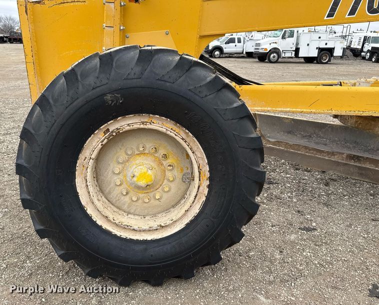 image for item EG2368 1995 John Deere 770BH motor grader