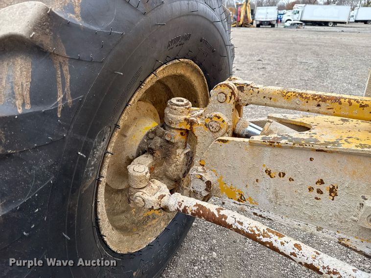 image for item EG2368 1995 John Deere 770BH motor grader