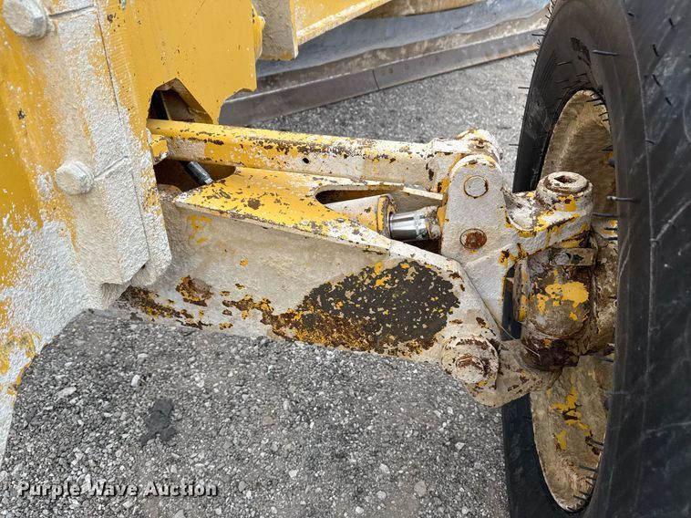 image for item EG2368 1995 John Deere 770BH motor grader