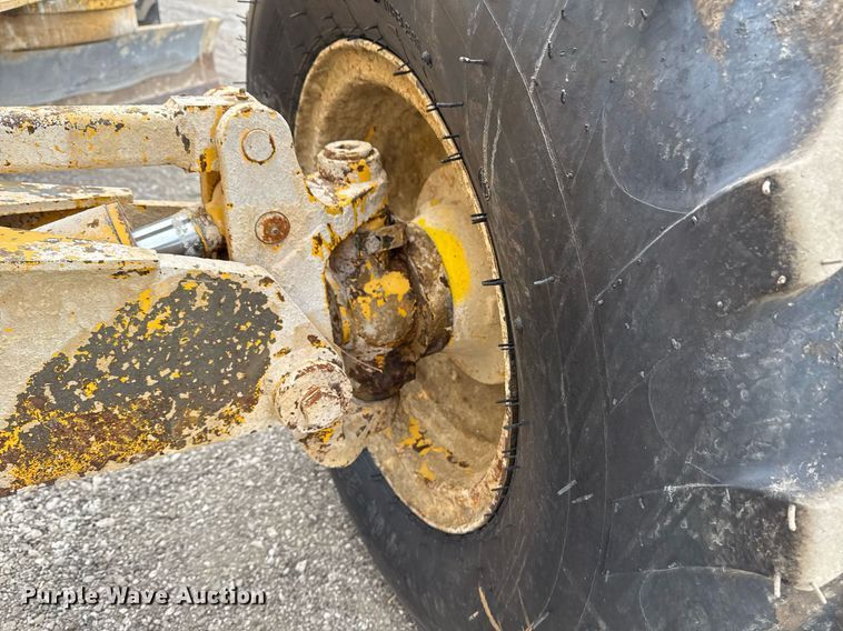 image for item EG2368 1995 John Deere 770BH motor grader