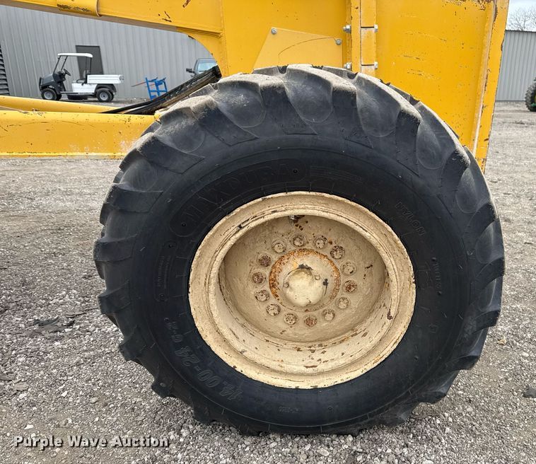 image for item EG2368 1995 John Deere 770BH motor grader