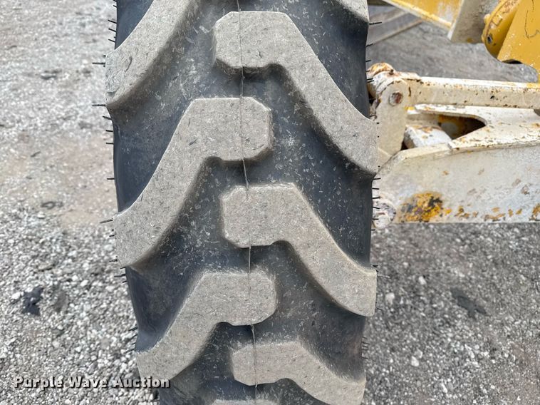 image for item EG2368 1995 John Deere 770BH motor grader