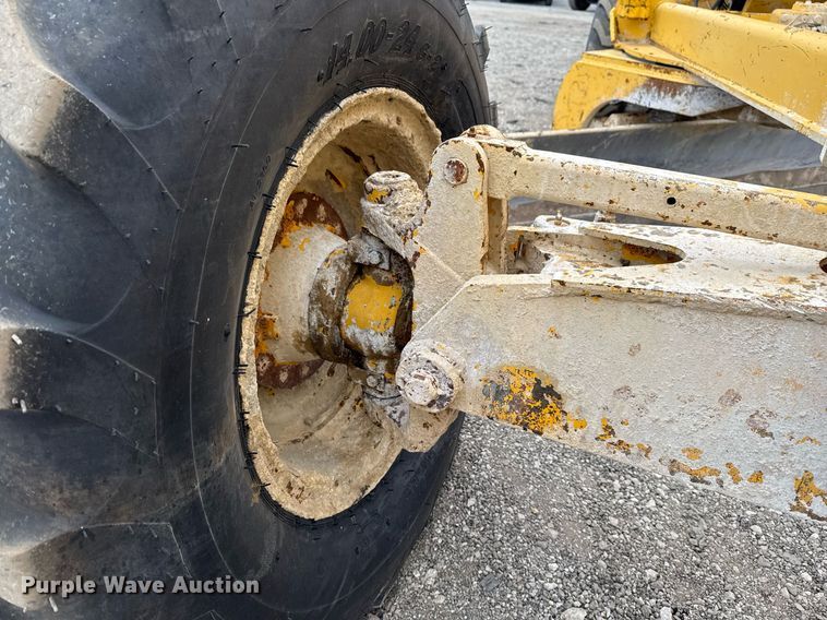 image for item EG2368 1995 John Deere 770BH motor grader