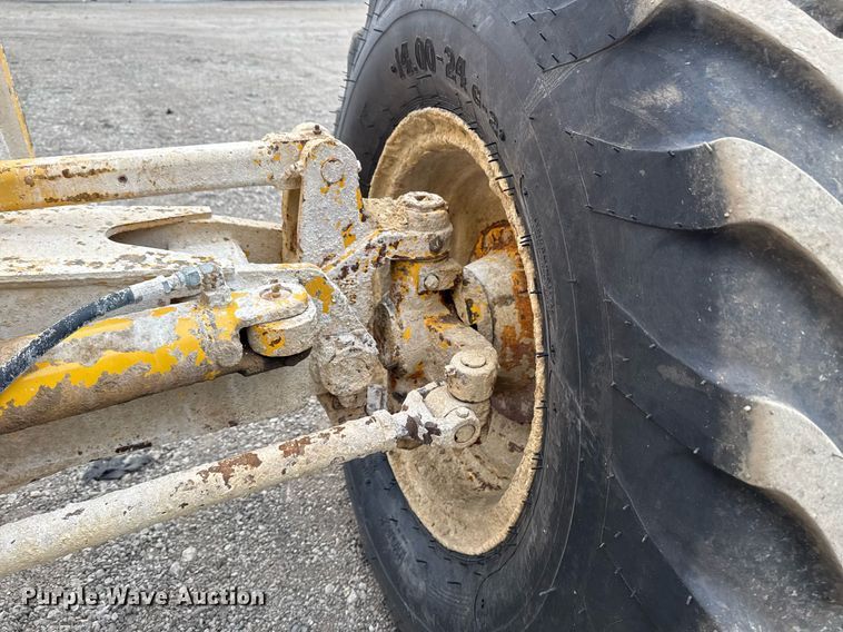 image for item EG2368 1995 John Deere 770BH motor grader