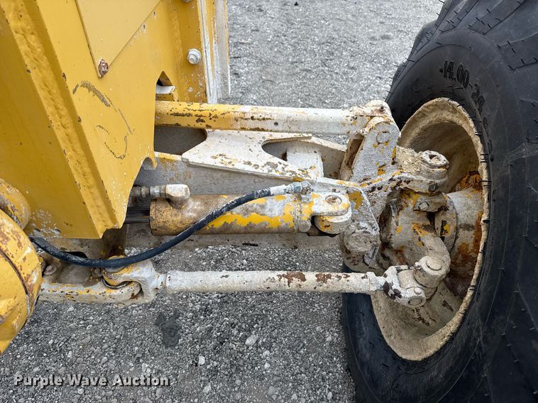 image for item EG2368 1995 John Deere 770BH motor grader