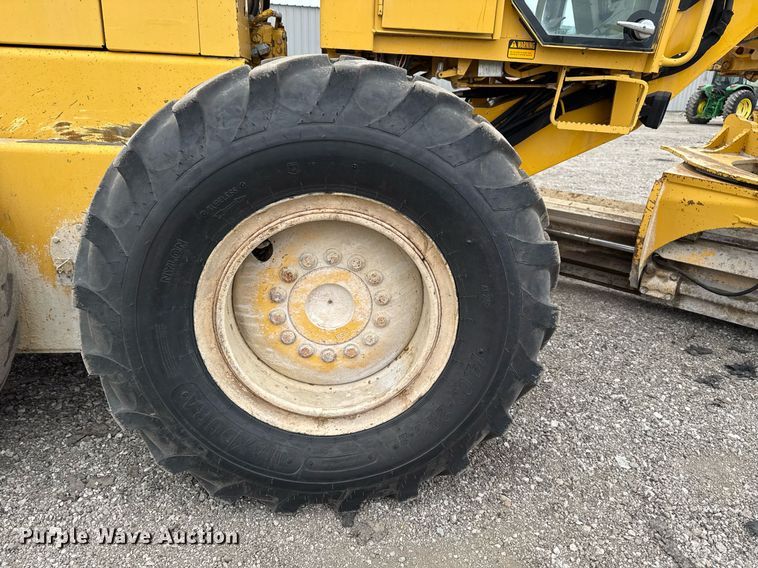 image for item EG2368 1995 John Deere 770BH motor grader