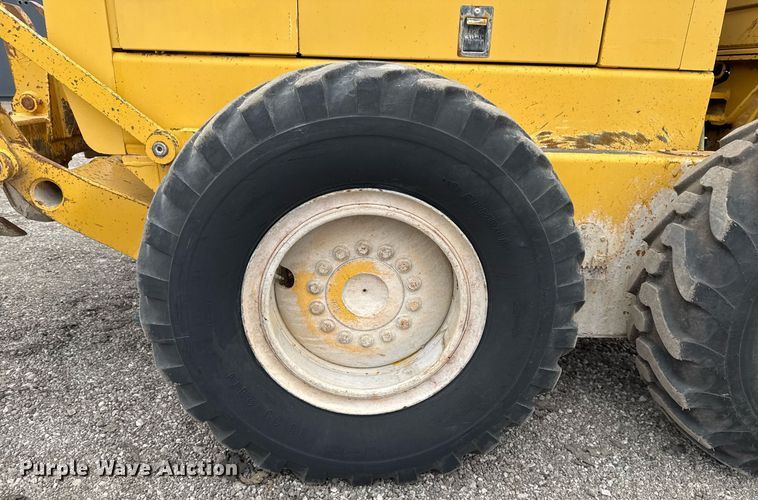 image for item EG2368 1995 John Deere 770BH motor grader