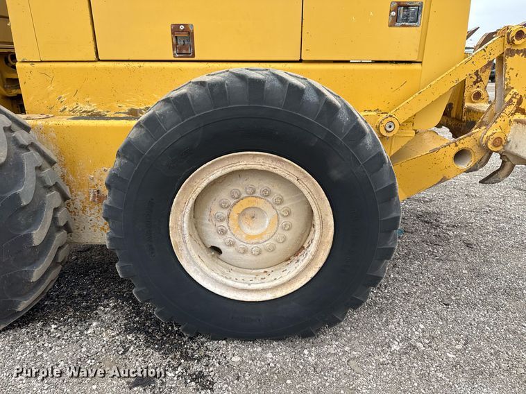 image for item EG2368 1995 John Deere 770BH motor grader