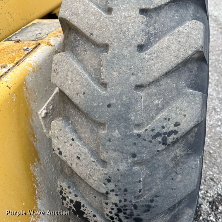 image for item EG2368 1995 John Deere 770BH motor grader