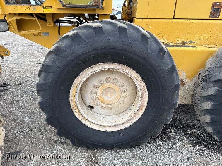 image for item EG2368 1995 John Deere 770BH motor grader