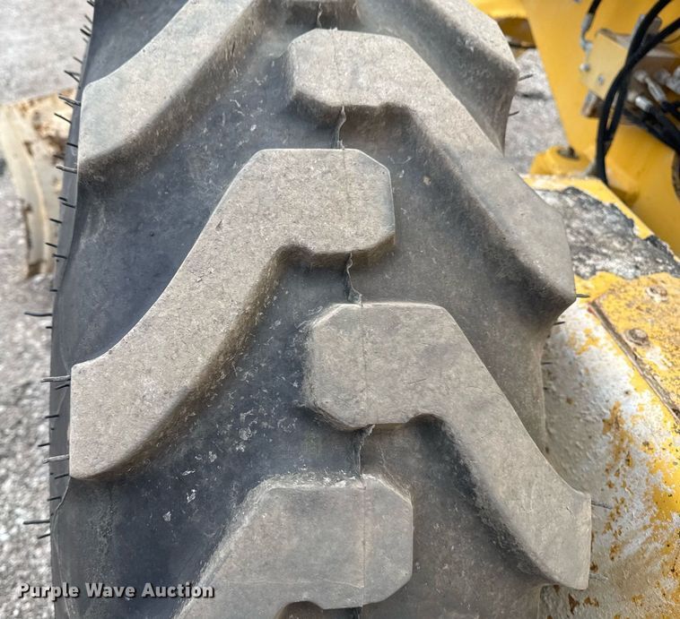 image for item EG2368 1995 John Deere 770BH motor grader