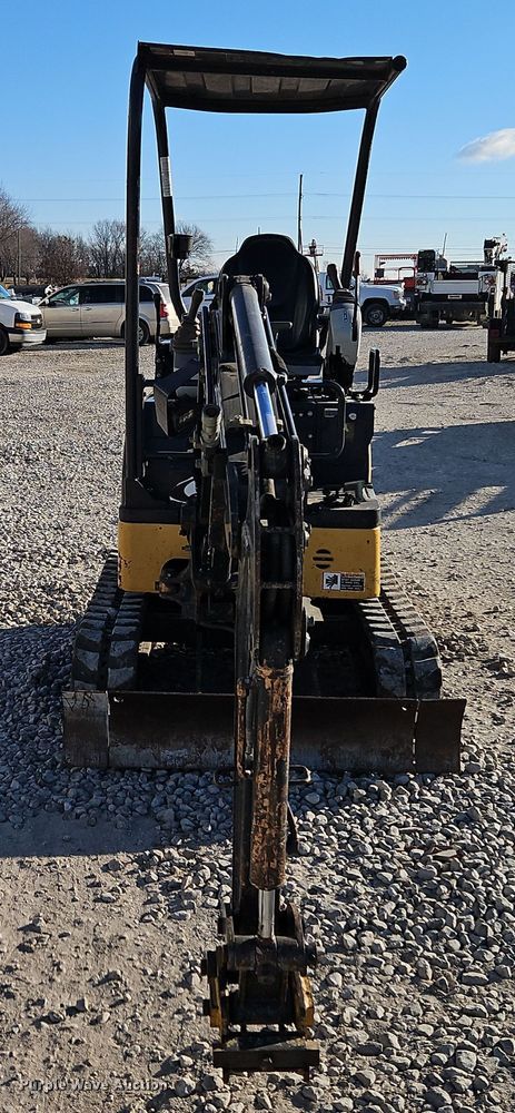 image for item EI8698 2015 John Deere 17G mini excavator