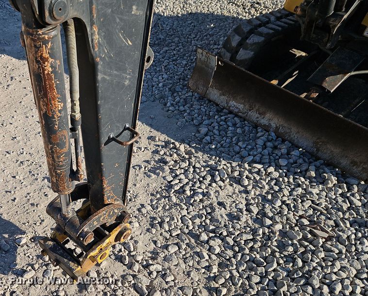 image for item EI8698 2015 John Deere 17G mini excavator