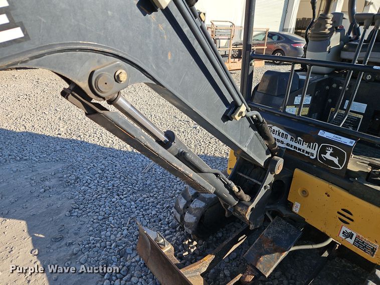 image for item EI8698 2015 John Deere 17G mini excavator
