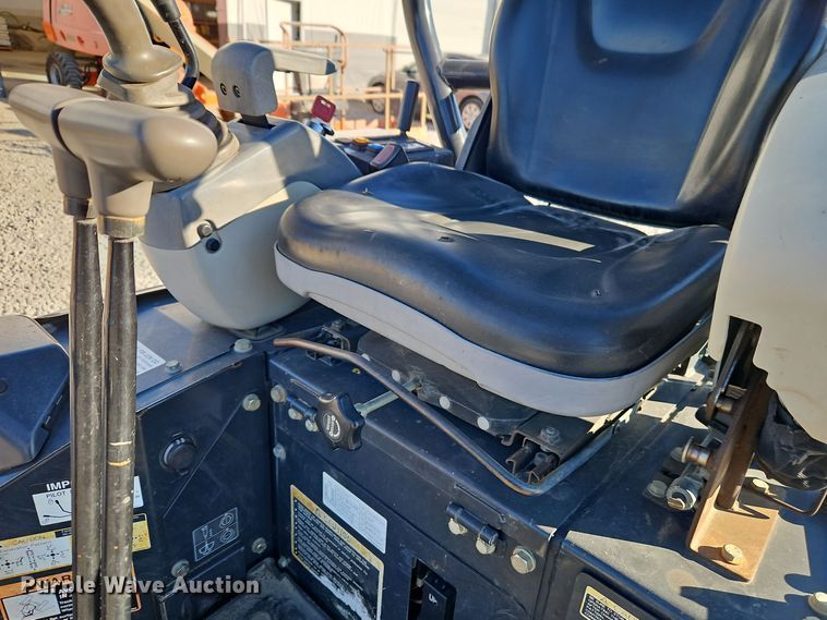 image for item EI8698 2015 John Deere 17G mini excavator